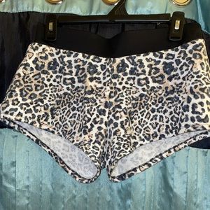 Vs sport shorts leopard small excellent condition